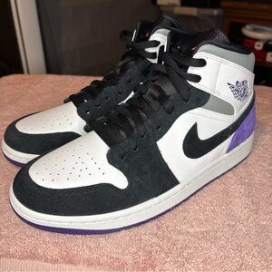 Size 10.5 Nike Air Jordan 1 Retro Mid SE Court Purple White Black 852542-105 New